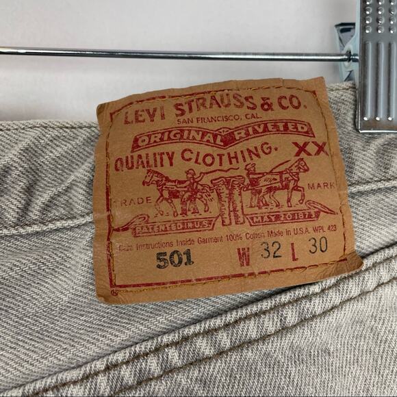 Vintage Levi’s 501 Jeans with Hand Painted Purple Flowers 32 33 - Picture 9 of 9